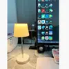 Lámpara de Escritorio Retráctil LED Popular Dormitorio Recargable Luz Nocturna USB Aprendizaje Oficina Hogar Lámpara de Escritorio Pequeña Luz de Ambiente de Escritorio