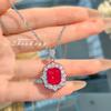 Colgante de corindón rojo con diamantes de lujo, ligero y elegante, a la moda, sencillo y rojo paloma, pendientes de anillo con diamantes de alto carbono, color traje para mujer.