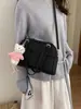 Bolso de Mano Pequeño de Alta Gama Transfronterizo para Mujer, Nuevo Bolso Versátil de Hombro o Axila Primavera 2026, Popular Bolso Tote Cruzado