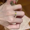Popular en Xiaohongshu: Anillo redondo de circón ultrabrillante para mujer, lujo ligero, versátil, de alta gama, moderno, adecuado para ir al trabajo, anillo ajustable para el dedo índice