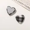 Bolsa de Tela a Cuadros Retro Corazón de Tela Botón de Corazón Pasador DIY Funda para Teléfono Móvil Equipaje Zapatos Calcetines Accesorios de Ropa