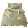 Juego de ropa de cama de cuatro piezas de terciopelo de leche de invierno, cálido y con forro polar, estilo princesa con ribete de encaje, funda de edredón de forro polar coral, sábana bajera y faldón de cama