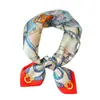 Pañuelo de Seda Estilo Europeo y Americano para Paseo a Caballo Bufanda Cuadrada Pequeña de Seda de Morera Versátil Decorativa para Primavera y Verano Bufanda Protectora para el Cuello