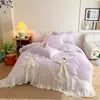 Conjunto de cuatro piezas estilo princesa en color borgoña con funda nórdica de encaje con lazo francés, colcha acolchada de encaje, ropa de cama para bodas