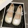 Sapatos Mary JK estilo francês com laço e strass retrô, sola macia, novo modelo outono 2026, sapatos femininos de corte baixo para saias de uma linha