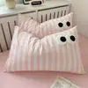 Nueva funda de almohada de un solo producto teñida en hilo - Serie de bordado de toalla con ojos grandes - Funda de almohada, bonita y cómoda