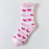 Nuevos Calcetines Cálidos de Coral Fleece para Otoño e Invierno, para Casa, Suelo y Dormir; Calcetines Rayados de Corazón hasta la Pantorrilla para Mujer, Mitad de Felpa