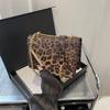 Bolsa Transversal de Ombro Feminina Nova Tendência 2026 com Bloqueio de Cor Texturizado Estampa de Leopardo Grande Capacidade Corrente