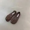 Zapatos planos de estilo francés suaves para mujer, zapatos de pezuña de cerdo 2026, zapatos de ballet de encaje de malla con lazo, punta dividida