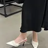 Sandálias com Biqueira Preta Femininas 2026 Verão Novo Salto Alto Stiletto Bico Fino Estilo Francês Prata Planas