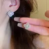 Brincos de Trevo de Quatro Folhas com Diamantes Inteiros, Luxo Acessível, Brincos de Design de Nicho de Alta Qualidade, Simples Elegantes, Brincos de Zircônia Exquisitos, Brilhantes