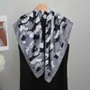 Nuevo Chal Multifuncional Blanco Simple Color Puro Normcore Rombo Toalla Seda Simulada Sarga Sensación Fresca Bufanda Cuadrada de 90 cm Bufanda de Seda