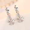 Aretes de Alta Calidad, Aretes Plateados para Mujer, Joyería Simple y Versátil para la Oreja, Dulces Aretes de Flor Sydney para Mujer