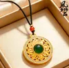 Colgante Antiguo Caja Gawu de Ocho Tesoros Chapada en Oro con Placa Redonda de Carácter de Fortuna Hueca por Ambos Lados, Incrustada con Piedras Rojas, Oro de Imitación, Perlas de Estilo Étnico
