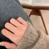 Nuevo Anillo de Flor de Lirio Estilo Antiguo para Mujer Diseño de Nicho INS Estilo Corte Retro Anillo de Dedo Índice Apilable de Gama Alta