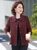 Abrigos elegantes para mujeres de mediana edad y mayores, nuevos conjuntos de otoño 2026 para madres, ropa para mujeres de talla grande