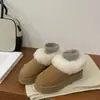 Sapatos de algodão de cano baixo forrados com pele, de calçar, pele espessa, forrados com fleece, botas de neve da moda 2026, novo estilo para mulheres