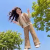 Elegante conjunto de tres piezas estilo coreano para primavera y otoño para niñas: chaleco para niños, blusa de encaje y pantalones acampanados, conjunto casual versátil