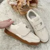 Zapatillas Blancas Talla Grande para Mujer para Comercio Exterior 2025 Versátiles de Nicho Cómodas Simples sin Cordones con Velcro Zapatos de Entrenamiento Estilo Universitario