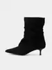 Outono/Inverno 2026 Novas Botas Curtas Marrons de Bico Fino Plissadas Botas de Camurça Acumuladas na Panturrilha Salto Gatinho Botas Femininas Botas Enrugadas