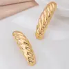 Um par de brincos geométricos estilosos em formato de pão para mulheres, personalizados, casuais, para o dia a dia