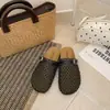 Sandálias Fechadas Tecidas Vazadas para Mulheres, Verão 2026 Novas Vintage Respiráveis Fashionáveis Confortáveis Chinelos Slip-On Femininos