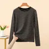 Blusa de Manga Longa com Gola Redonda Listrada de Veludo Alemão para Outono e Inverno Feminina, com Pelúcia e Espessada para Aquecimento, Casual Solta para Usar por Baixo