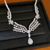 Colar gota d'água cravejado de zircônia estilo palácio, corrente para clavícula de nicho de luxo leve de alta qualidade, conjunto de joias requintado e elegante atacado