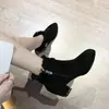 Elegantes botines cortos para mujer, zapatos de terciopelo con malla, versátiles, nueva moda otoño e invierno 2026, botines estilo Martin negro mate