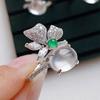 Celebridad de Internet Transmisión en Vivo Venta de Anillo de Calcedonia Blanco Hielo Moda Elegante para Mujer Nuevo Anillo Abierto Incrustado con Jade Hetian