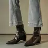 Botas de piel de oveja con tacón oculto, Botas retro ajustadas de punta fina estilo francés para mujer, Nueva colección Otoño/Invierno 2026, Botines de tacón grueso
