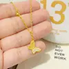 Cobre Chapado en Oro Nuevo Estilo Chino Antiguo Hueco Incrustado de Diamantes Mariposa Deslumbrante Collar Colgante de Mariposa de Oro Cepillado Joyería de Imitación de Oro para Mujer