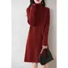 Vestido de Tricô Cor Sólida Estilo Coreano Novo Outono/Inverno 2026, Caimento Solto, Emagrecedor, Gola Alta, Vestido Suéter de Comprimento Médio