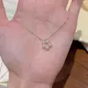 Collar de perlas florales, cadena para la clavícula de lujo ligero de nicho de alta gama, suave y elegante, delicado y dulce, collar versátil