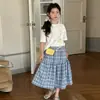 Conjunto Estilo Coreano para Niñas 2026 Verano Nuevo Elegante para Niños Grandes Camiseta Estampada de Manga Corta Falda a Cuadros Conjunto de Dos Piezas