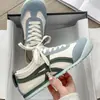 Tênis de treino alemães com cadarço, tênis brancos de sola grossa, sapatos casuais femininos estilo coreano novos para o outono de 2026, tênis de skate, tênis esportivos estudantis para mulheres