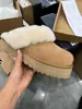 Novas pantufas estilosas e da moda 2026, forradas com pelo, de sola grossa e formato de estrela para mulheres, adequadas para uso interno e externo no outono e inverno