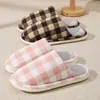 Pantuflas de Algodón a Cuadros Retro para Mujer, Otoño e Invierno, Calientes con Felpa Adicional, Ropa de Casa para Parejas, Suela Suave, Antideslizantes, Antibacterianas para el Suelo