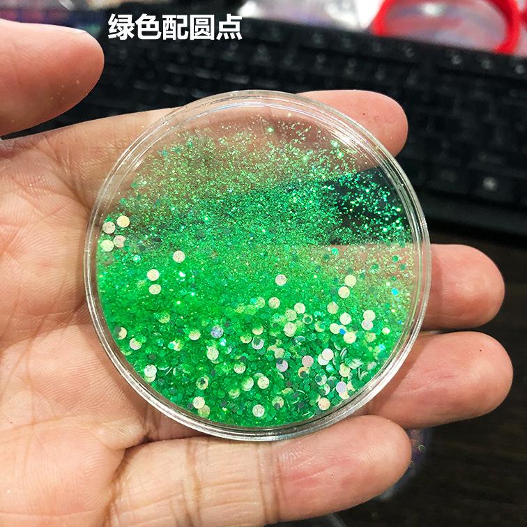绿色配圆点