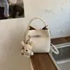 Bolsa de Mão Tipo Balde de Luxo Outono e Inverno para Mulheres, Couro Macio, Bolsa de Ombro Transversal Elegante e Versátil, Bolsa Estilo Retro 2026 Nova