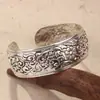 Pulseira Personalizada Transfronteiriça com Padrão Étnico Retro, Pulseira Larga Aberta Esculpida, Joia Fashionável de Prata Miao Prata Vintage