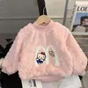 Moletom forrado com fleece para meninas, nova coleção outono/inverno 2026, roupas infantis estilosas, suéter de bebê fofo, grosso e quente para o inverno
