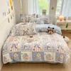 Juego de cuatro piezas de terciopelo de dibujos animados de copo de nieve para invierno, nueva funda de edredón de terciopelo de leche, sábana de felpa, juego de ropa de cama de tres piezas para dormitorio de estudiantes