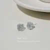 Pendientes de Tuerca de Circonita Aguamarina Frescos y Sencillos para Mujer Moda Coreana Pendientes de Flor de Cuatro Hojas para Commuter Lujo Ligero Pendientes de Gama Alta