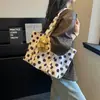 Bolsa de lona com poá para mulheres, novo estilo 2026, grande capacidade, leve, versátil para o dia a dia, bolsa de ombro, bolsa de mão casual