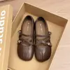 Zapatos de mujer estilo francés, punta cuadrada, corte bajo, con tiras cruzadas, separados en los dedos, colección otoño 2026, zapatos planos Mary Jane versátiles y a la moda