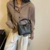 Bolso Versátil de Moda Estilo Coreano Bolso para el Trabajo Mujer 2026 Otoño Nueva Llegada Diseño de Nicho Bolso Cubo de Hombro Cruzado