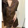 Pijama Maillard de Luxo com Estampa de Leopardo para Mulheres, Novo Conjunto de Verão Estilo Coreano com Manga Curta e Shorts, Roupa de Casa que Pode Ser Usada na Rua