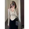 Camada base de tricô falsa de duas peças com senso de design, para usar sozinha ou por baixo, top slim de gola V, novo para outono e inverno feminino J0918Z