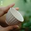 Juego de té de cerámica de kung fu con tapa de crisantemo y planta tallada a mano, taza maestra, taza pequeña, taza de té, taza de degustación personal